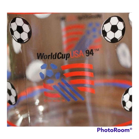 Vintage FIFA 1992 Striker USA World Cup Soccer Pup Dog Mascot Glass Carafe Jug - Picture 3 of 5